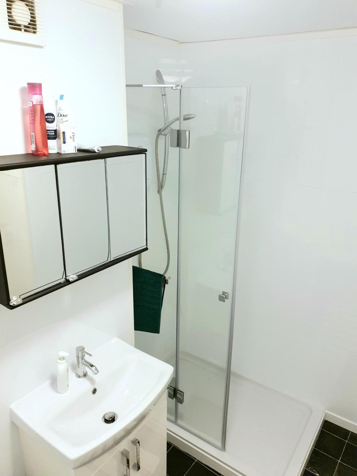 Double Room In Private Apartment London Exterior photo